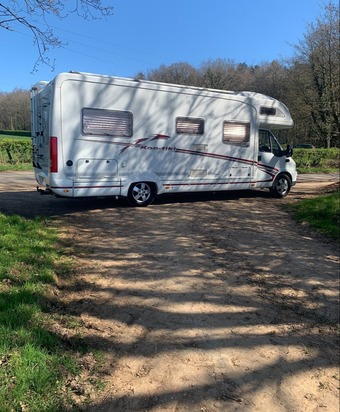 Fiat Ducato \\\\\\\'Kontiki\\\\\\\' fixed bed 2005 for sale image